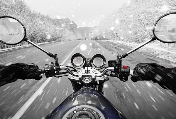 Sepeda motor di musim dingin